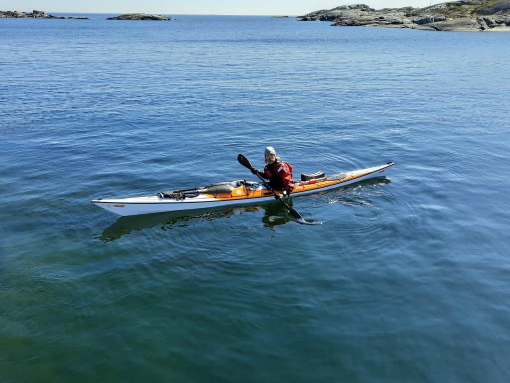 skärgårdsvy med kajak